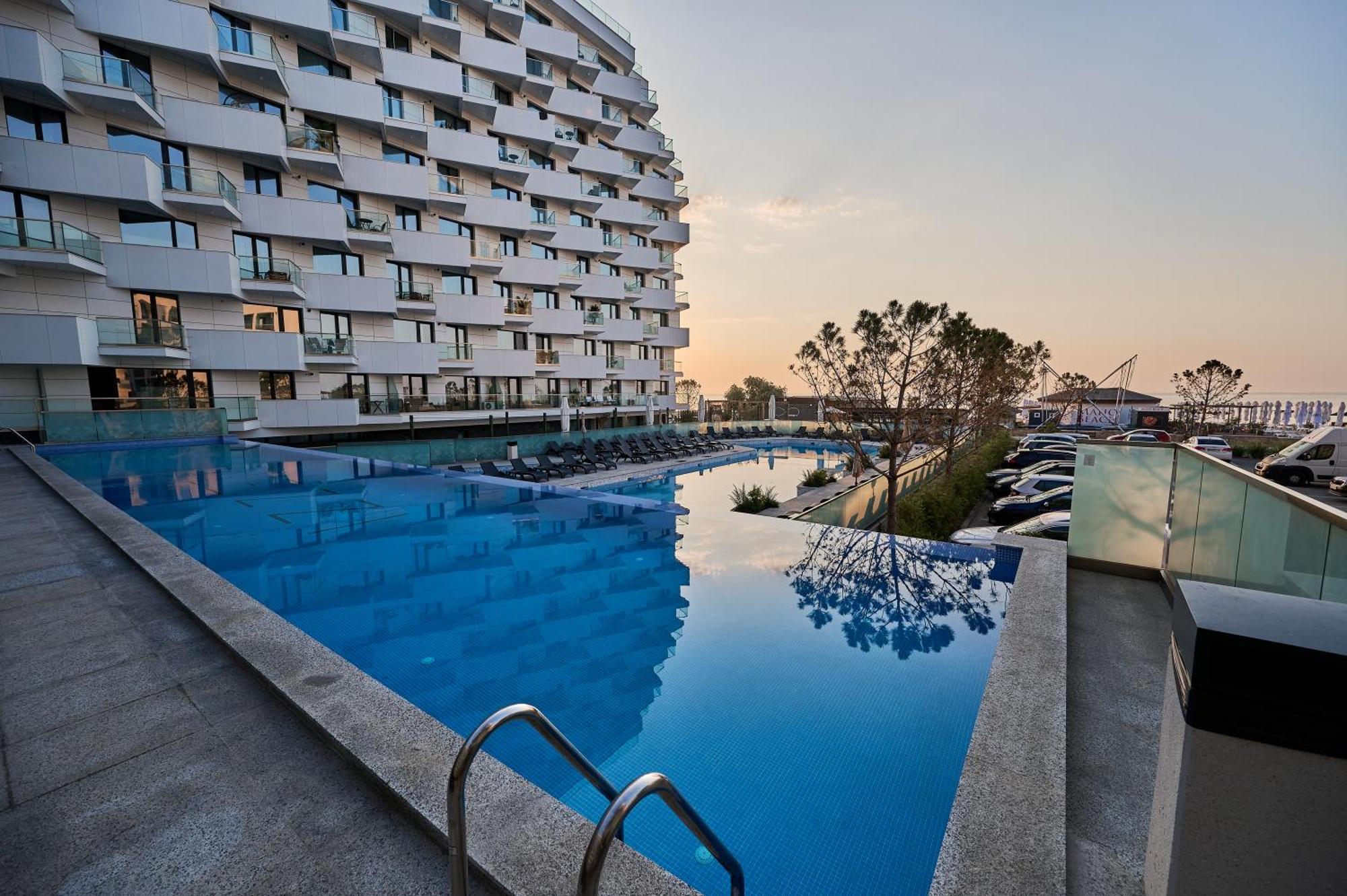 Oasis Std - Infinity Pool & Apartment